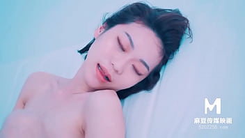 亚洲美女苏晴歌的狂野大流行在第四部分中逃脱