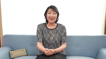 成熟的日本妻子Hiroko Sekine的业余处女作,拥有惊人的手交技巧